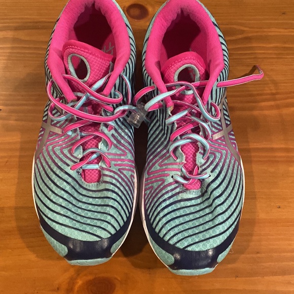 ASICS Running Shoes - Picture 3 of 7